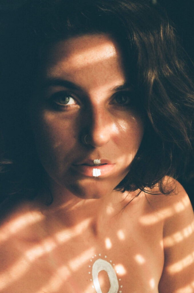 PREMIERE | ‘Giants,’ From Leah Capelle