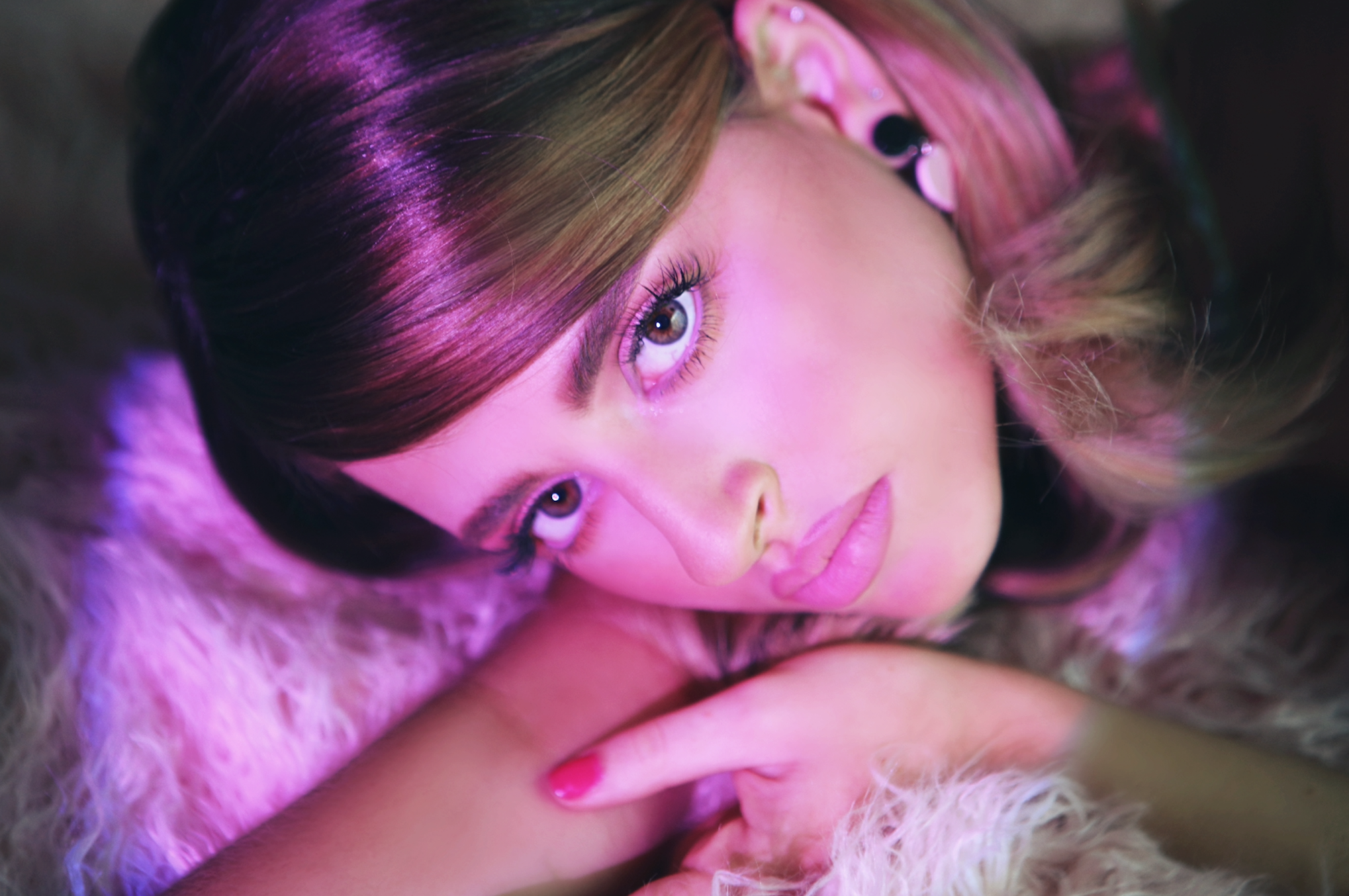 Marisa Maino Evokes the 80s in 