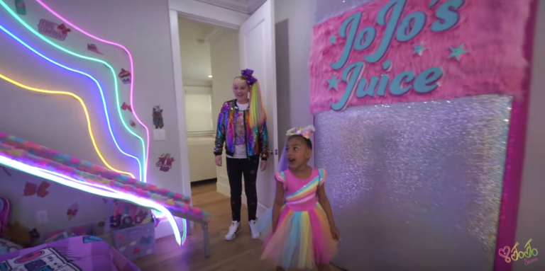 The Vacant, Sparkly Capitalism of JoJo Siwa