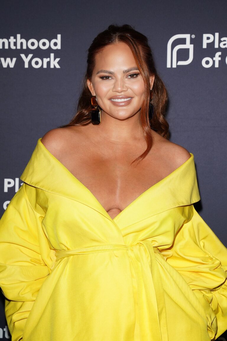 Chrissy Teigen’s Crush on Beyoncé Is So Wholesome and Humanizing