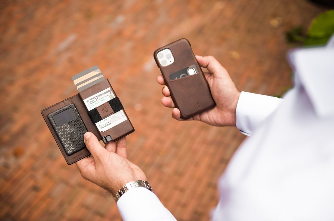 Meet The World’s Best-Selling Smart Wallet