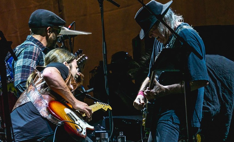 Neil Young Returns To Spotify, Conveniently