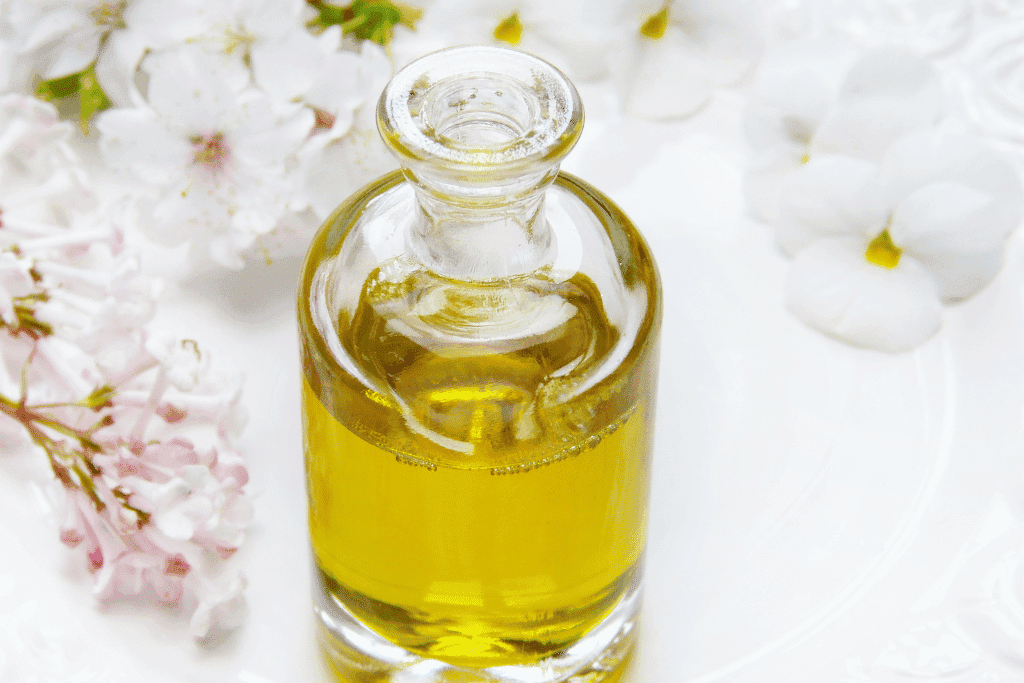 How Organic Castor Oil Helps Treat Dry Skin and Acne Naturally