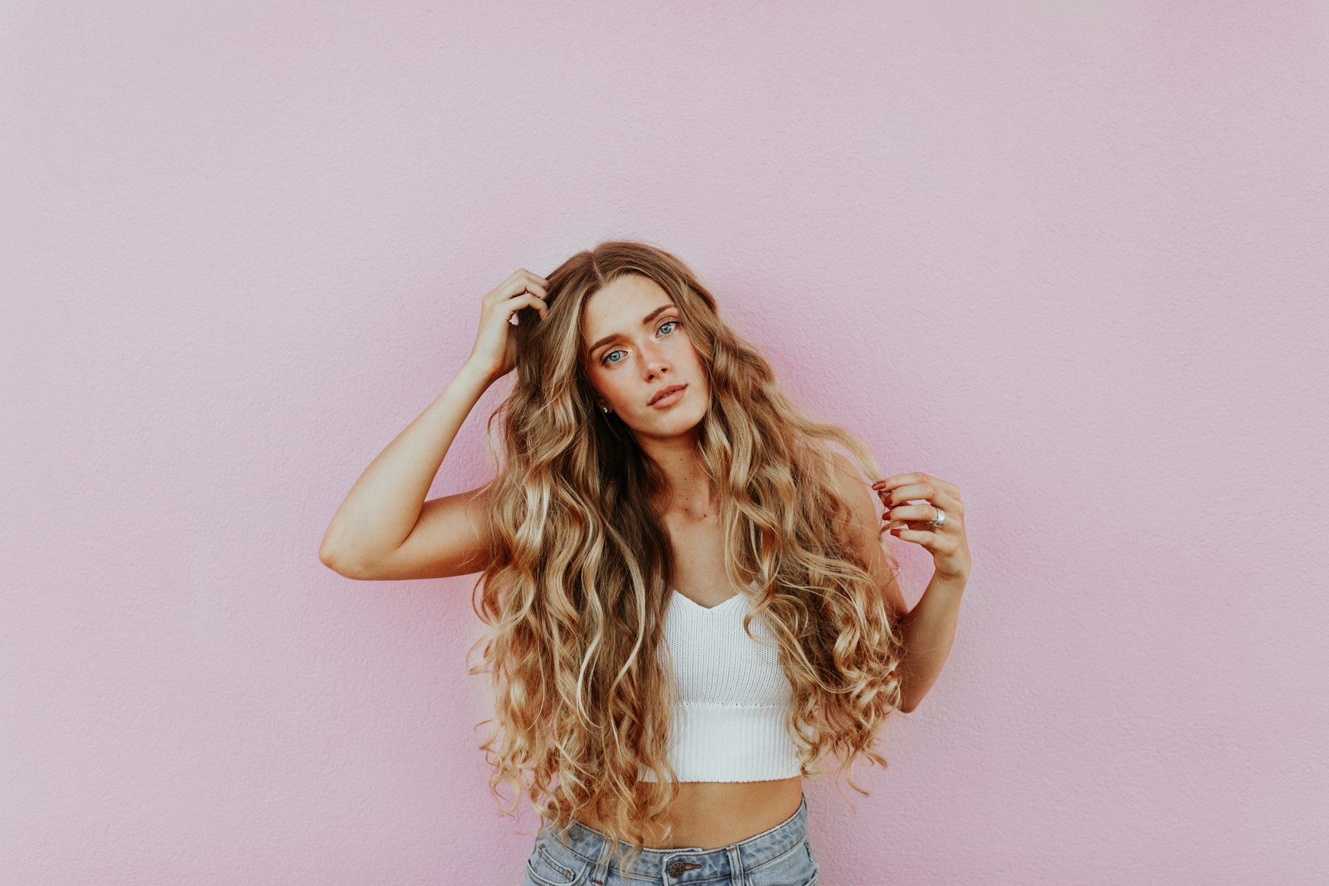 Wavy Halo Extensions vs. Curly Clip-Ins: Which Gives Better Volume?