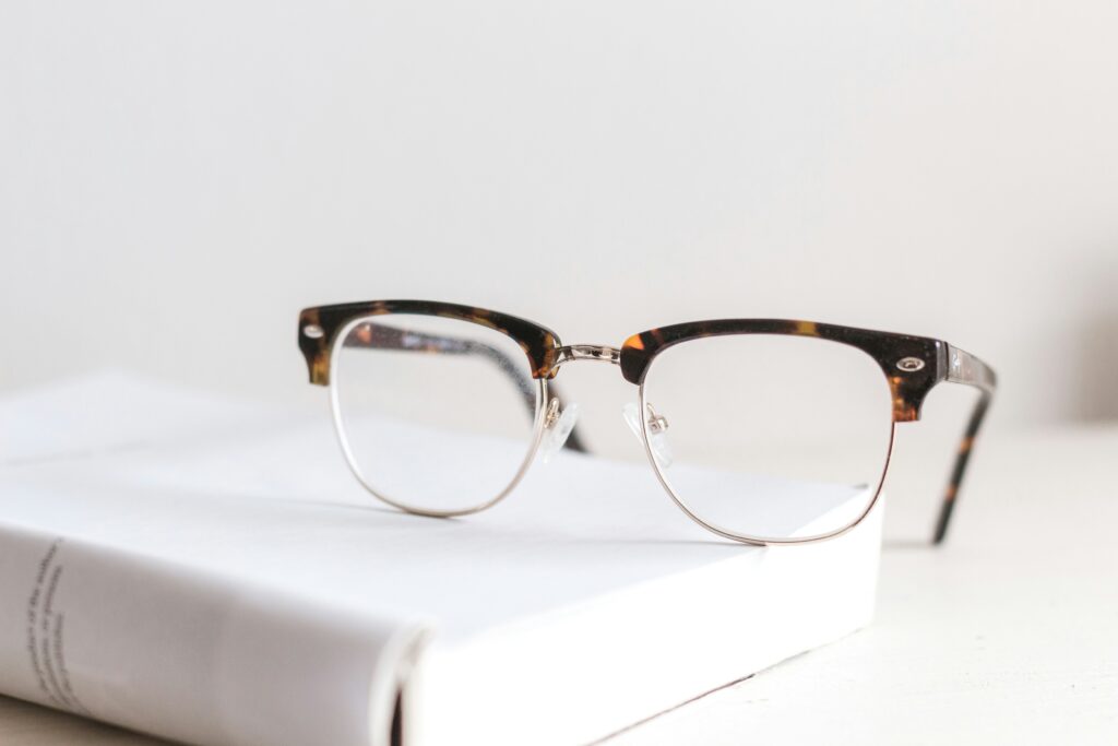 What’s the Best Way to Choose the Right Frames When Shopping Online for Glasses?
