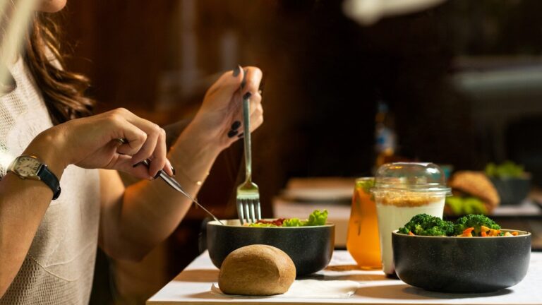  ​How Ready-to-Eat Meal Services Support Busy Weekly Schedules