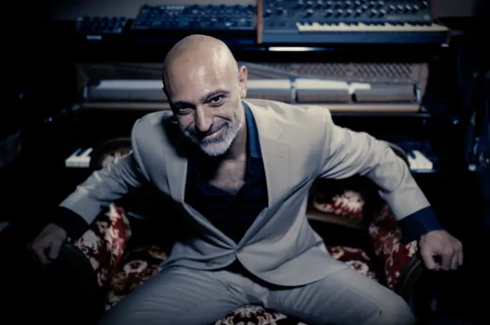 Reza Safinia Explores Isolation and Connection on New Single “Vapor”