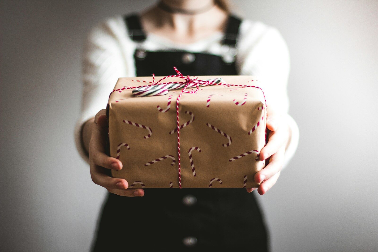Creative Ways to Customize Gifts with Personalized Products