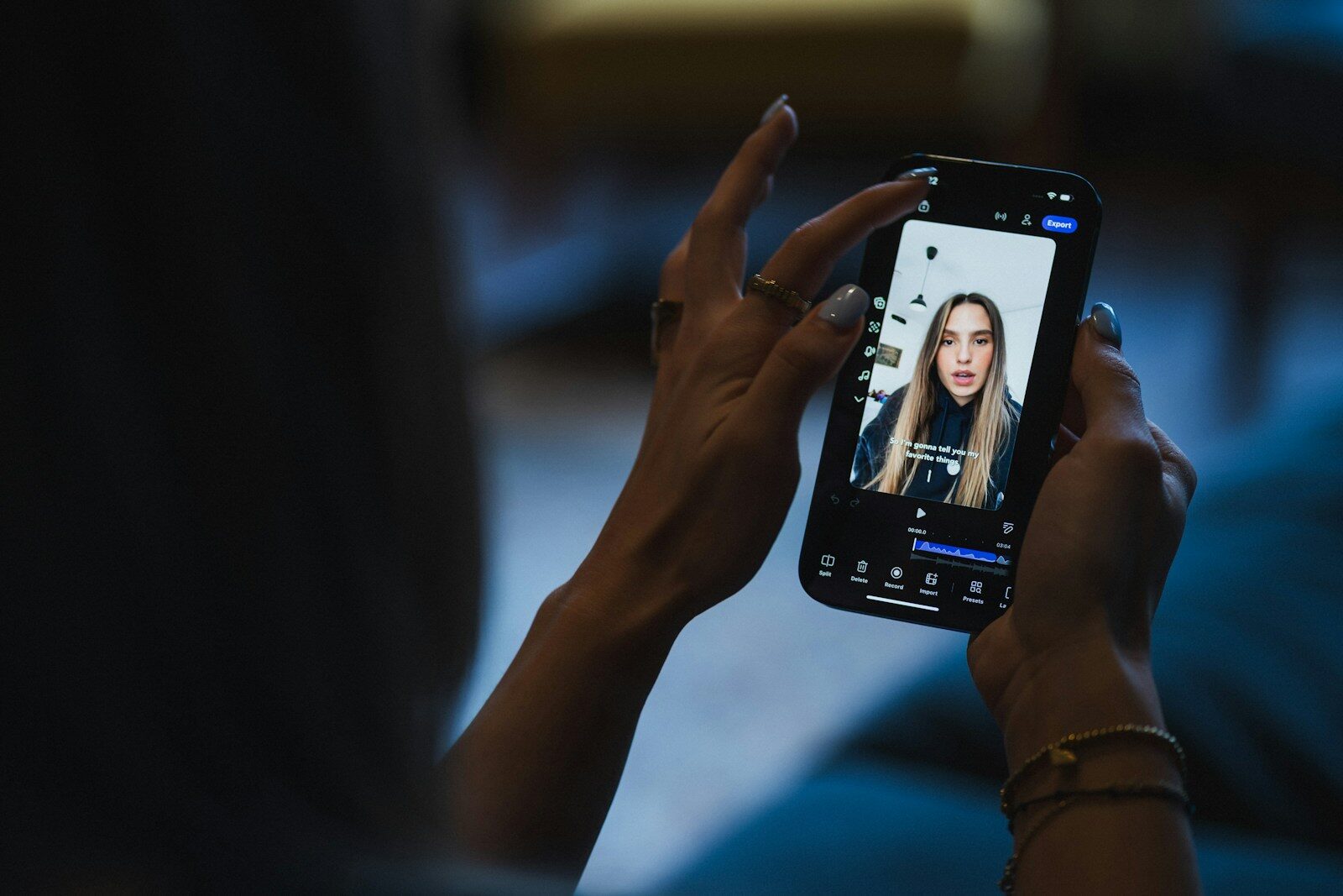 Why Social Media Destroys Self-Image: Understanding the Real Connection